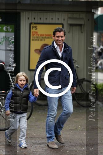 Amsterdam 14 mei 2013
Opening winkel Danie Bles op de cornelis schuytstraat. man en zoon danie Bles
Peter Smulders bv