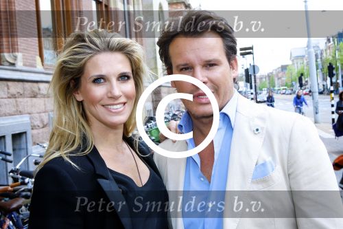 Amsterdam, 15 Mei 2013 In het Conservatorium Hotel vierde Leco Zadelhoff zijn 45ste verjaardag en 25 jaar in het vak.
Danielle Oerlemans met Leco v Zadelhoff
Foto Peter Smulders BV