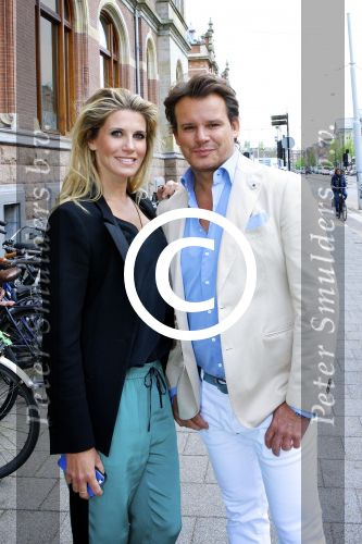 Amsterdam, 15 Mei 2013 In het Conservatorium Hotel vierde Leco Zadelhoff zijn 45ste verjaardag en 25 jaar in het vak.
Danielle Oerlemans met Leco v Zadelhoff
Foto Peter Smulders BV