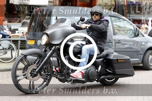 Amsterdam 17 april 2013
Dennis Rugenbregt op zijn Harley Davidson Buddha to Buddha motor.
Peter Smulders bv