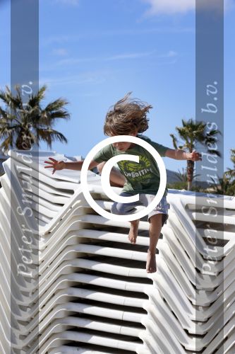 ibiza 5 mei 2013
Dirk Zeelenberg met zijn vrouw Suus en kinderen op een strand op ibiza.
Peter Smulders bv