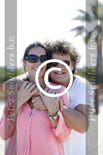 ibiza 5 mei 2013
Dirk Zeelenberg met zijn vrouw Suus en kinderen op een strand op ibiza.
Peter Smulders bv