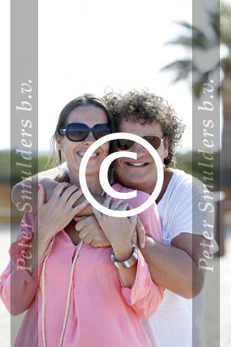 ibiza 5 mei 2013
Dirk Zeelenberg met zijn vrouw Suus en kinderen op een strand op ibiza.
Peter Smulders bv