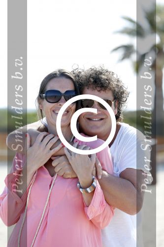 ibiza 5 mei 2013
Dirk Zeelenberg met zijn vrouw Suus en kinderen op een strand op ibiza.
Peter Smulders bv