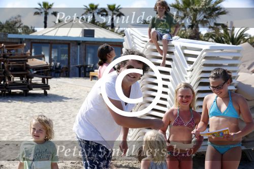 ibiza 5 mei 2013
Dirk Zeelenberg met zijn vrouw Suus en kinderen op een strand op ibiza. Dirk met fans
Peter Smulders bv