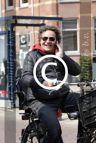 Amsterdam 22 april 2013
Dirk Zeelenberg op de fiets in amsterdam zuid.
Peter Smulders bv