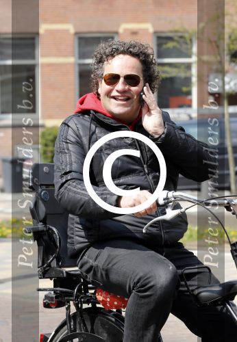 Amsterdam 22 april 2013
Dirk Zeelenberg op de fiets in amsterdam zuid.
Peter Smulders bv