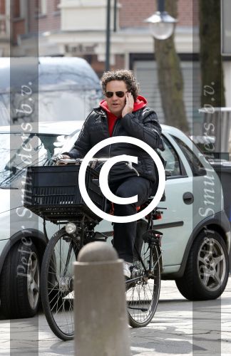 Amsterdam 22 april 2013
Dirk Zeelenberg op de fiets in amsterdam zuid.
Peter Smulders bv