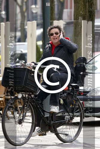 Amsterdam 22 april 2013
Dirk Zeelenberg op de fiets in amsterdam zuid.
Peter Smulders bv