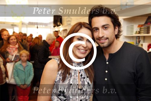 Amsterdam 11 mei 2013
Heleen v Royen met haar nieuwe boek bij haar boekwinkel. Heleen met Dotan Harpenau
Peter Smulders bv