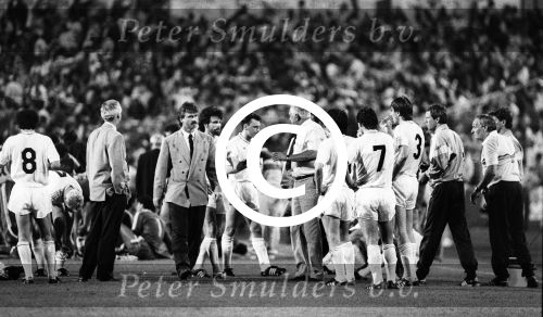Stuttgart, 25 Mei 1988 PSV-Benfica, eindstand 0-0 Finale EC I ( voorloper van de Champions League ) en winnaar door strafschoppen na verlenging.
Dr. Karel v d Brekel met Guus Hiddink
Foto Peter Smulders BV