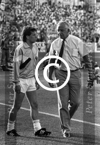 Stuttgart, 25 Mei 1988 PSV-Benfica, eindstand 0-0 Finale EC I ( voorloper van de Champions League ) en winnaar door strafschoppen na verlenging.
Karel v d Brekel met Hans Gilhaus
Foto Peter Smulders BV