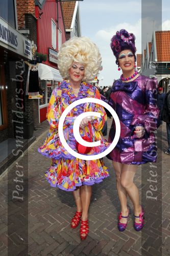 Volendam 22 april 2013
Linda de Mol reikt de eerse l Homo uit aan Johannes Rypma die op de cover staat. De presentatie was in hotel Spaander. Edwin v Kollenburg als travestiet
Peter Smulders bv