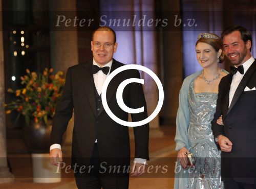 Amsterdam, 29 April 2013
Vertrek Kon. familie vanuit Paleis op de Dam naar het diner in het Rijksmuseum
Erfgroothertog Guillaume van Luxemburg met echtgenote Gravin Phanie de Lannoy en Prins Albert van Monaco
Foto Peter Smulders BV