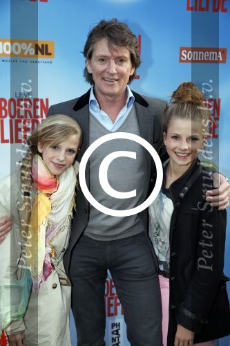 Amsterdam 13 mei 2013
Premiere leve boerenliefde in tuschinski. erik de Zwart met dochters
Peter Smulders bv