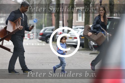 Amsterdam 25 april 2013
Frank Rijkaard met zijn vrouw en zoon bij hun nieuwe huis aan het vondelpark.
Peter Smulders bv