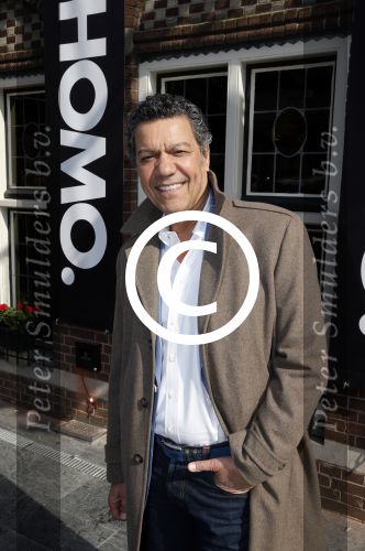 Volendam 22 april 2013
Linda de Mol reikt de eerse l Homo uit aan Johannes Rypma die op de cover staat. De presentatie was in hotel Spaander. Frank sanders
Peter Smulders bv