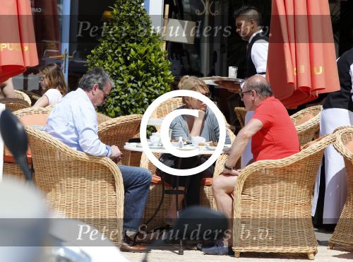 ibiza 5 mei 2013
Frans v Maarschalkerwaart met vriendenop terras bij cappucino.
Peter Smulders bv