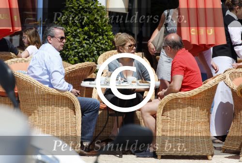 ibiza 5 mei 2013
Frans v Maarschalkerwaart met vriendenop terras bij cappucino.
Peter Smulders bv
