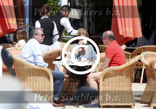 ibiza 5 mei 2013
Frans v Maarschalkerwaart met vriendenop terras bij cappucino.
Peter Smulders bv