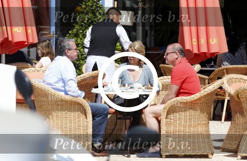 ibiza 5 mei 2013
Frans v Maarschalkerwaart met vriendenop terras bij cappucino.
Peter Smulders bv