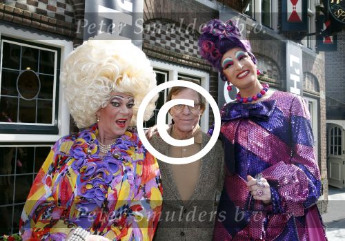 Volendam 22 april 2013
Linda de Mol reikt de eerse l Homo uit aan Johannes Rypma die op de cover staat. De presentatie was in hotel Spaander. Frans Molenaar
Peter Smulders bv
