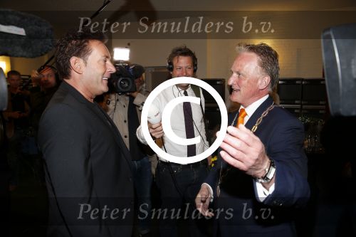 Aalsmeer 26 april 2013
Gerard Joling krijgt uit handen van de burgemeester van Aalsmeer een koninklijke onderscheiding (lintje)
Peter Smulders bv