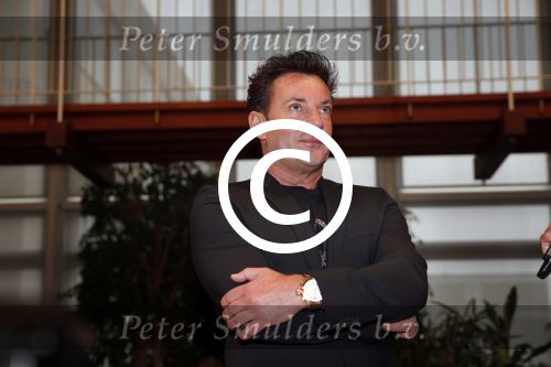 Aalsmeer 26 april 2013
Gerard Joling krijgt uit handen van de burgemeester van Aalsmeer een koninklijke onderscheiding (lintje)
Peter Smulders bv