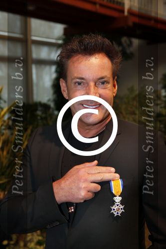 Aalsmeer 26 april 2013
Gerard Joling krijgt uit handen van de burgemeester van Aalsmeer een koninklijke onderscheiding (lintje)
Peter Smulders bv