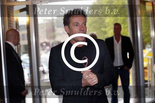 Aalsmeer 26 april 2013
Gerard Joling krijgt uit handen van de burgemeester van Aalsmeer een koninklijke onderscheiding (lintje)
Peter Smulders bv