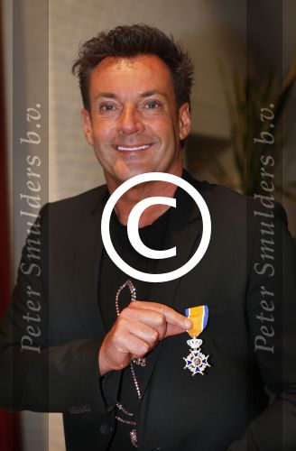 Aalsmeer 26 april 2013
Gerard Joling krijgt uit handen van de burgemeester van Aalsmeer een koninklijke onderscheiding (lintje)
Peter Smulders bv