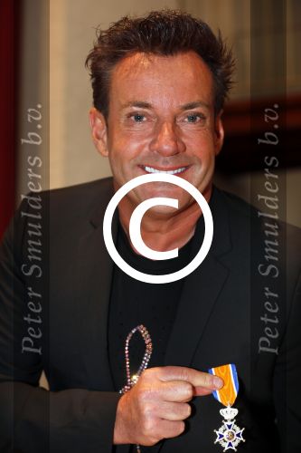 Aalsmeer 26 april 2013
Gerard Joling krijgt uit handen van de burgemeester van Aalsmeer een koninklijke onderscheiding (lintje)
Peter Smulders bv