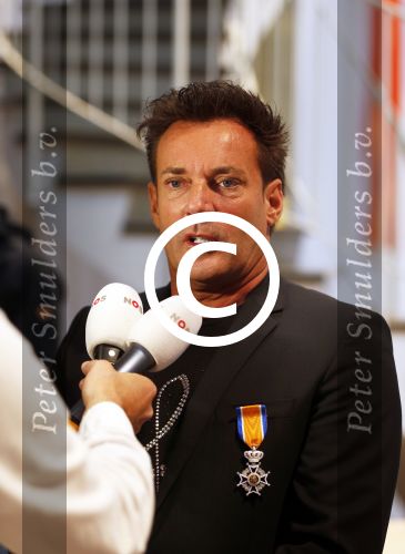 Aalsmeer 26 april 2013
Gerard Joling krijgt uit handen van de burgemeester van Aalsmeer een koninklijke onderscheiding (lintje)
Peter Smulders bv