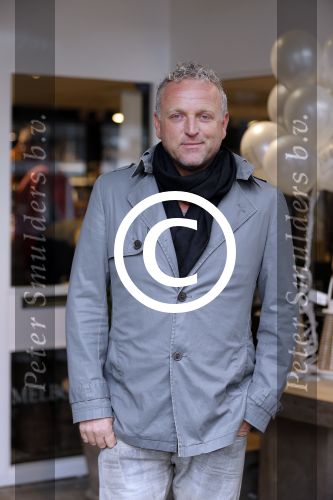Laren 10 mei 2013
Gordon opent nieuwe riviera Maison winkel samen met Henk Teunissen ( eigenaar)
Peter Smulders bv