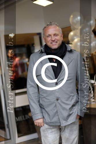 Laren 10 mei 2013
Gordon opent nieuwe riviera Maison winkel samen met Henk Teunissen ( eigenaar)
Peter Smulders bv