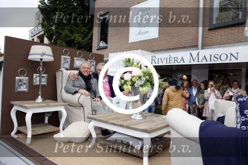Laren 10 mei 2013
Gordon opent nieuwe riviera Maison winkel samen met Henk Teunissen ( eigenaar)
Peter Smulders bv