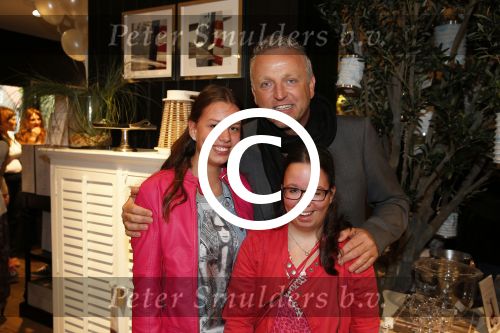 Laren 10 mei 2013
Gordon opent nieuwe riviera Maison winkel samen met Henk Teunissen ( eigenaar)
Peter Smulders bv