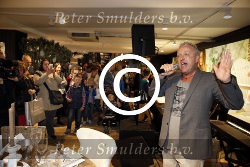 Laren 10 mei 2013
Gordon opent nieuwe riviera Maison winkel samen met Henk Teunissen ( eigenaar)
Peter Smulders bv