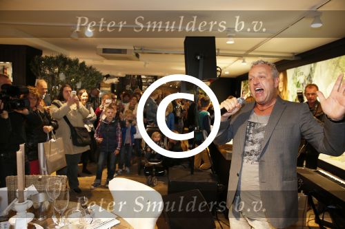 Laren 10 mei 2013
Gordon opent nieuwe riviera Maison winkel samen met Henk Teunissen ( eigenaar)
Peter Smulders bv
