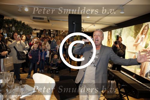 Laren 10 mei 2013
Gordon opent nieuwe riviera Maison winkel samen met Henk Teunissen ( eigenaar)
Peter Smulders bv