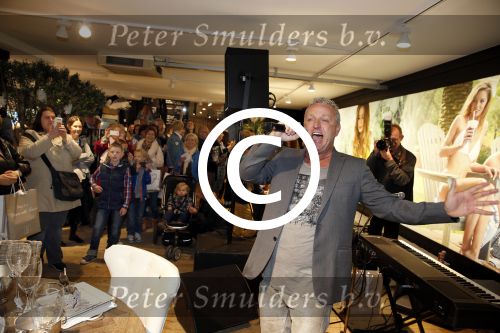Laren 10 mei 2013
Gordon opent nieuwe riviera Maison winkel samen met Henk Teunissen ( eigenaar)
Peter Smulders bv