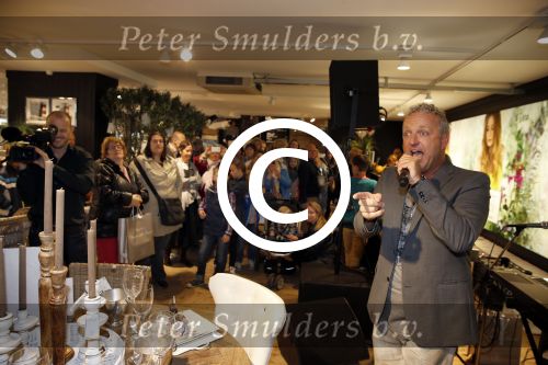 Laren 10 mei 2013
Gordon opent nieuwe riviera Maison winkel samen met Henk Teunissen ( eigenaar)
Peter Smulders bv