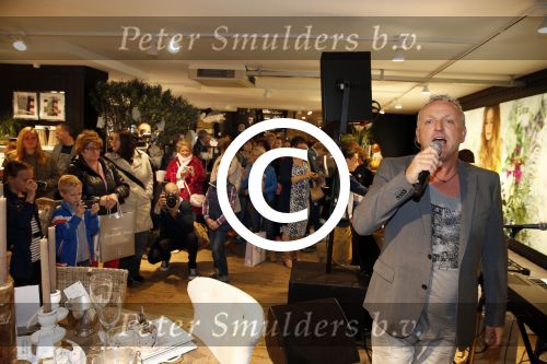 Laren 10 mei 2013
Gordon opent nieuwe riviera Maison winkel samen met Henk Teunissen ( eigenaar)
Peter Smulders bv