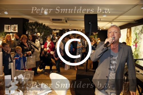 Laren 10 mei 2013
Gordon opent nieuwe riviera Maison winkel samen met Henk Teunissen ( eigenaar)
Peter Smulders bv
