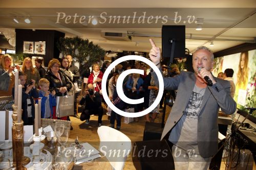 Laren 10 mei 2013
Gordon opent nieuwe riviera Maison winkel samen met Henk Teunissen ( eigenaar)
Peter Smulders bv