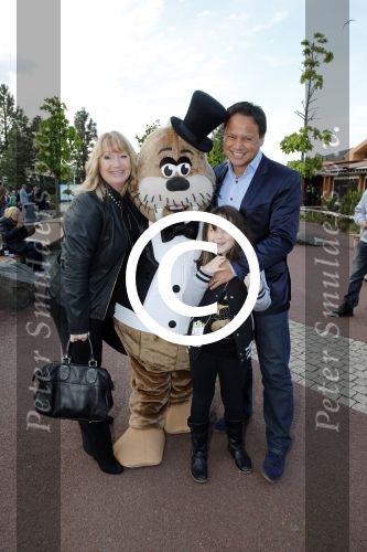 Harderwijk 14 mei 2013
Premiere nieuwe show in het dolfinarium. Harold Verwoert met gezin
Peter Smulders bv