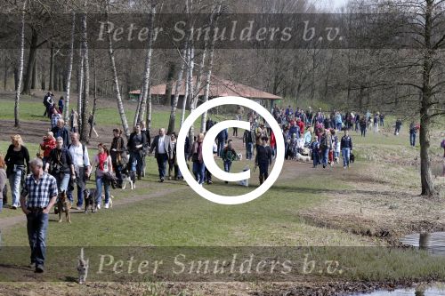 Busloo Apeldoorn 21 april 2013
Royal Canin organiseert grootste wandeltocht voor hond voor stichting Hulphond. Ambassadrices Anita Witzier Anouk Smulders en Martin Gaus lopen ook mee.
Peter Smulders bv