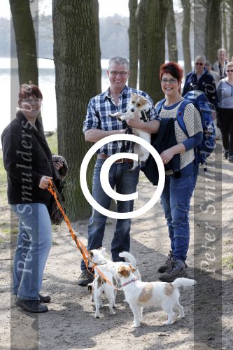 Busloo Apeldoorn 21 april 2013
Royal Canin organiseert grootste wandeltocht voor hond voor stichting Hulphond. Ambassadrices Anita Witzier Anouk Smulders en Martin Gaus lopen ook mee.
Peter Smulders bv