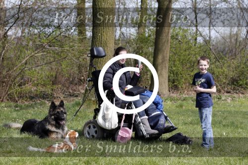 Busloo Apeldoorn 21 april 2013
Royal Canin organiseert grootste wandeltocht voor hond voor stichting Hulphond. Ambassadrices Anita Witzier Anouk Smulders en Martin Gaus lopen ook mee.
Peter Smulders bv