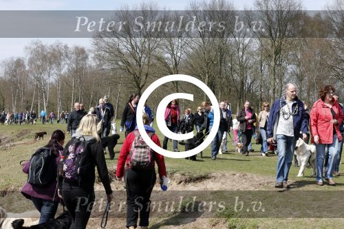 Busloo Apeldoorn 21 april 2013
Royal Canin organiseert grootste wandeltocht voor hond voor stichting Hulphond. Ambassadrices Anita Witzier Anouk Smulders en Martin Gaus lopen ook mee.
Peter Smulders bv